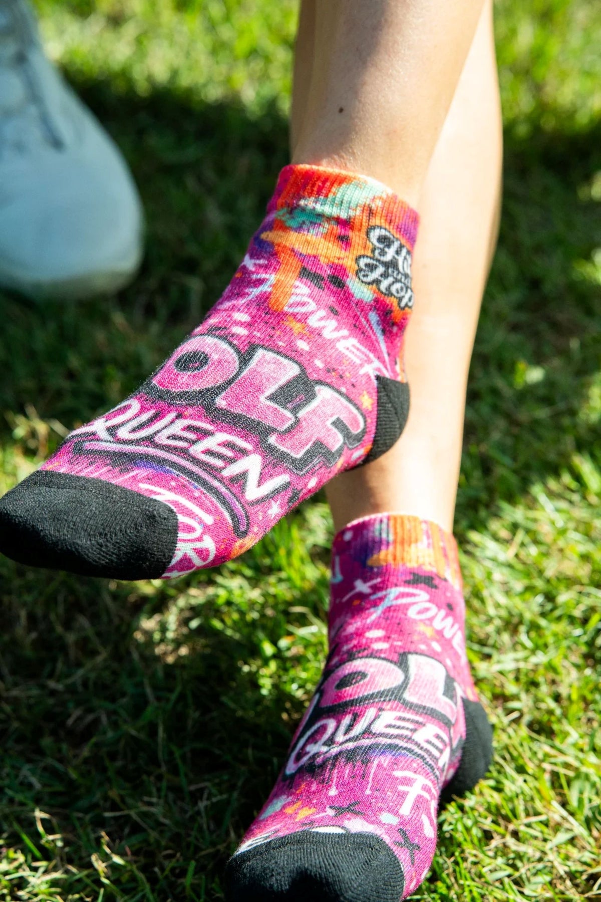 HIT AND HOPE Quarter-Socken – Graffiti Golf Queen Magenta